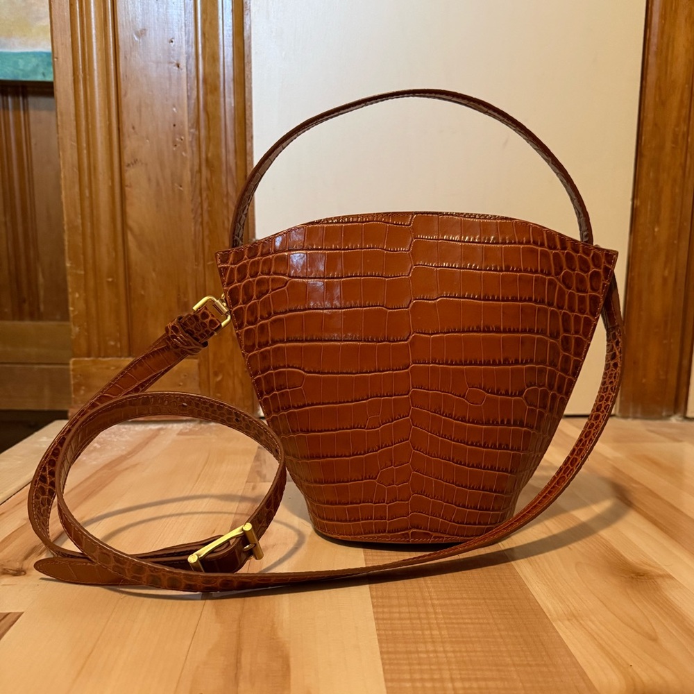Croc Embossed Leather Bucket Bag Matte Gold Hardware - Picture 5 of 16